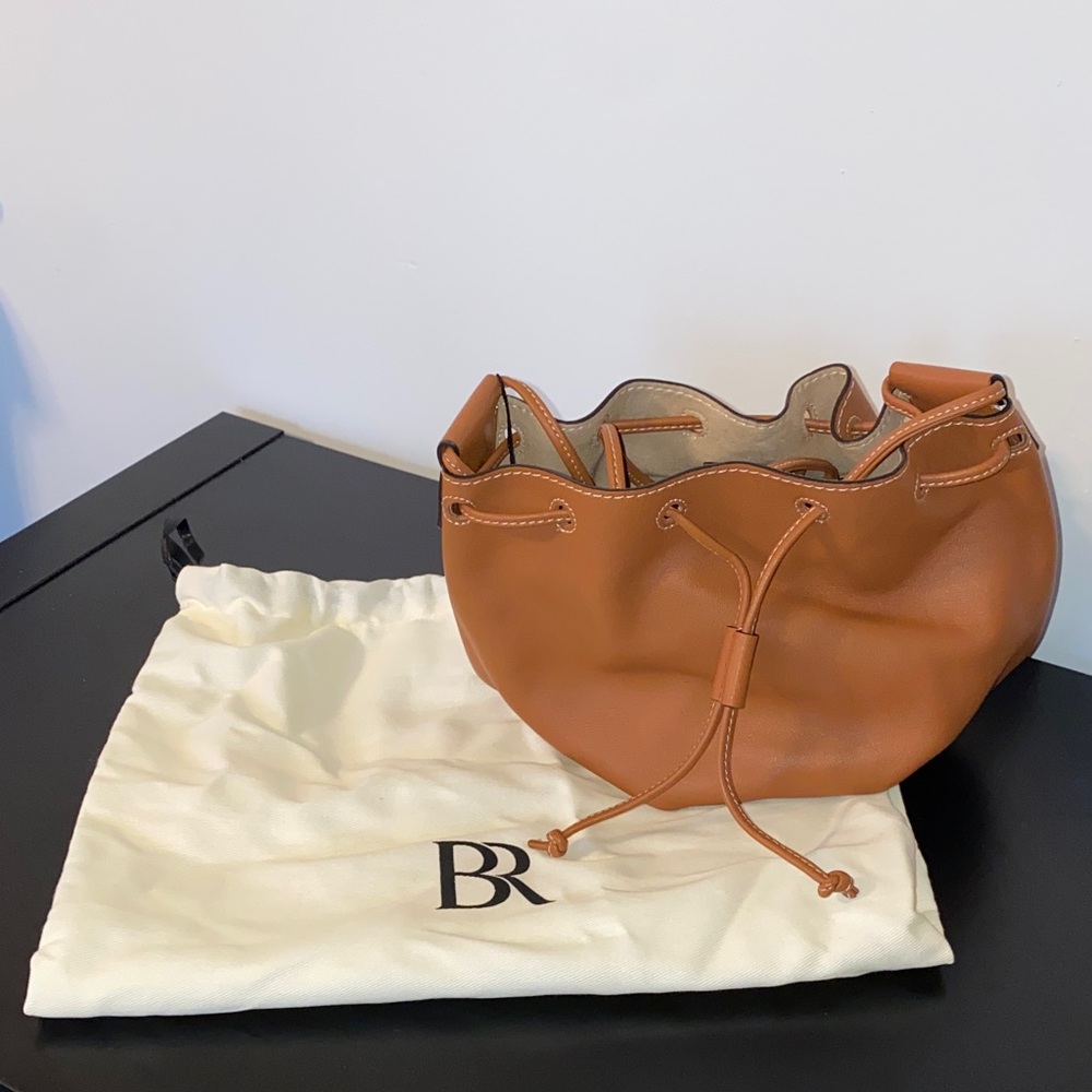 Banana Republic Crossbody Bucket Bag. NWT.